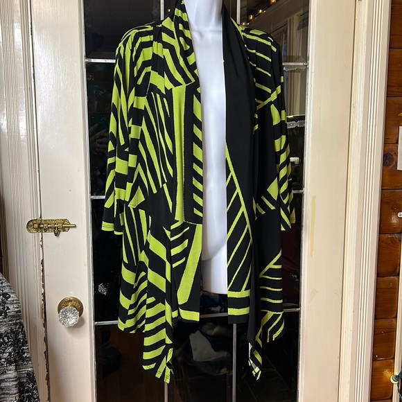 Frank Lyman Design Cardigan - Picture 10 of 10